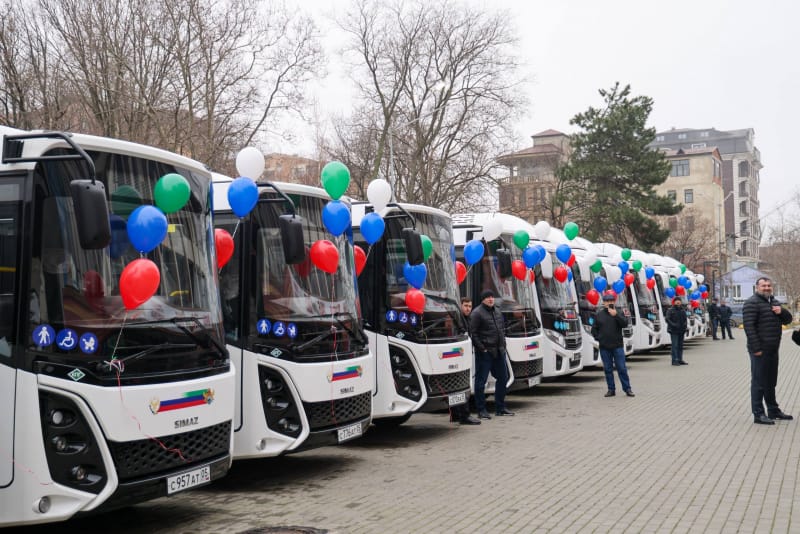 На популярные городские маршруты Махачкалы вышли новые автобусы